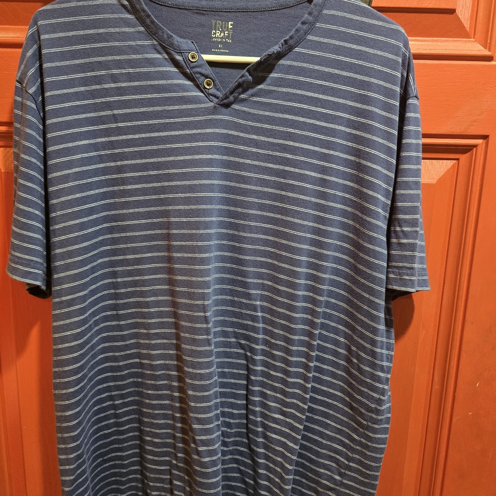 True Craft Mens XL Shirt With 2 Buttons DetaiT